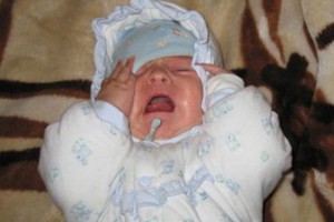 Почему грудные дети так часто плачут?